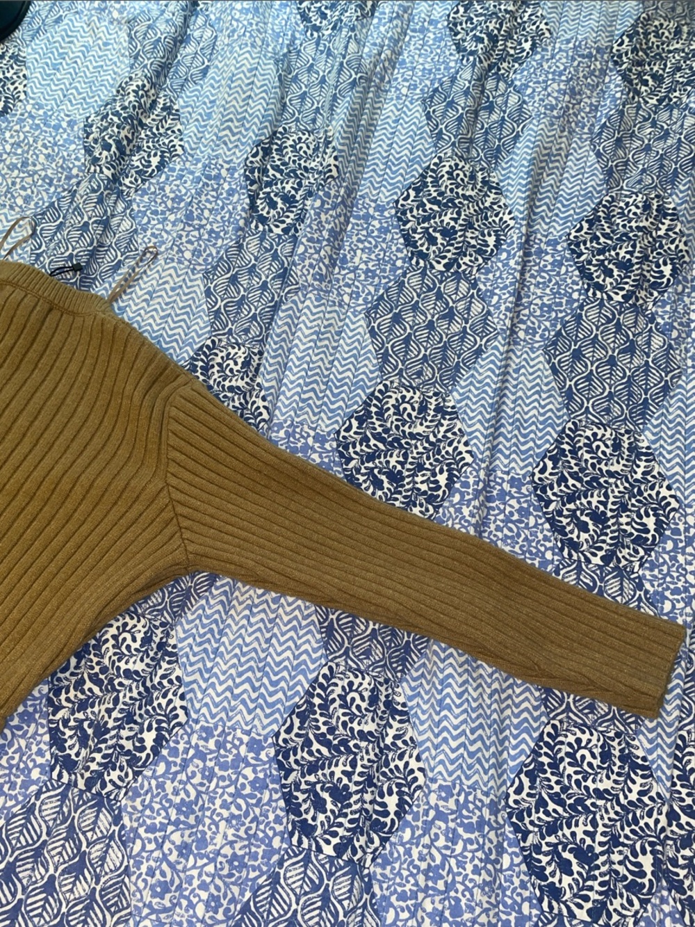 Zara Olive Ribbed V-Neck Short Romper - Picture 3 of 4
